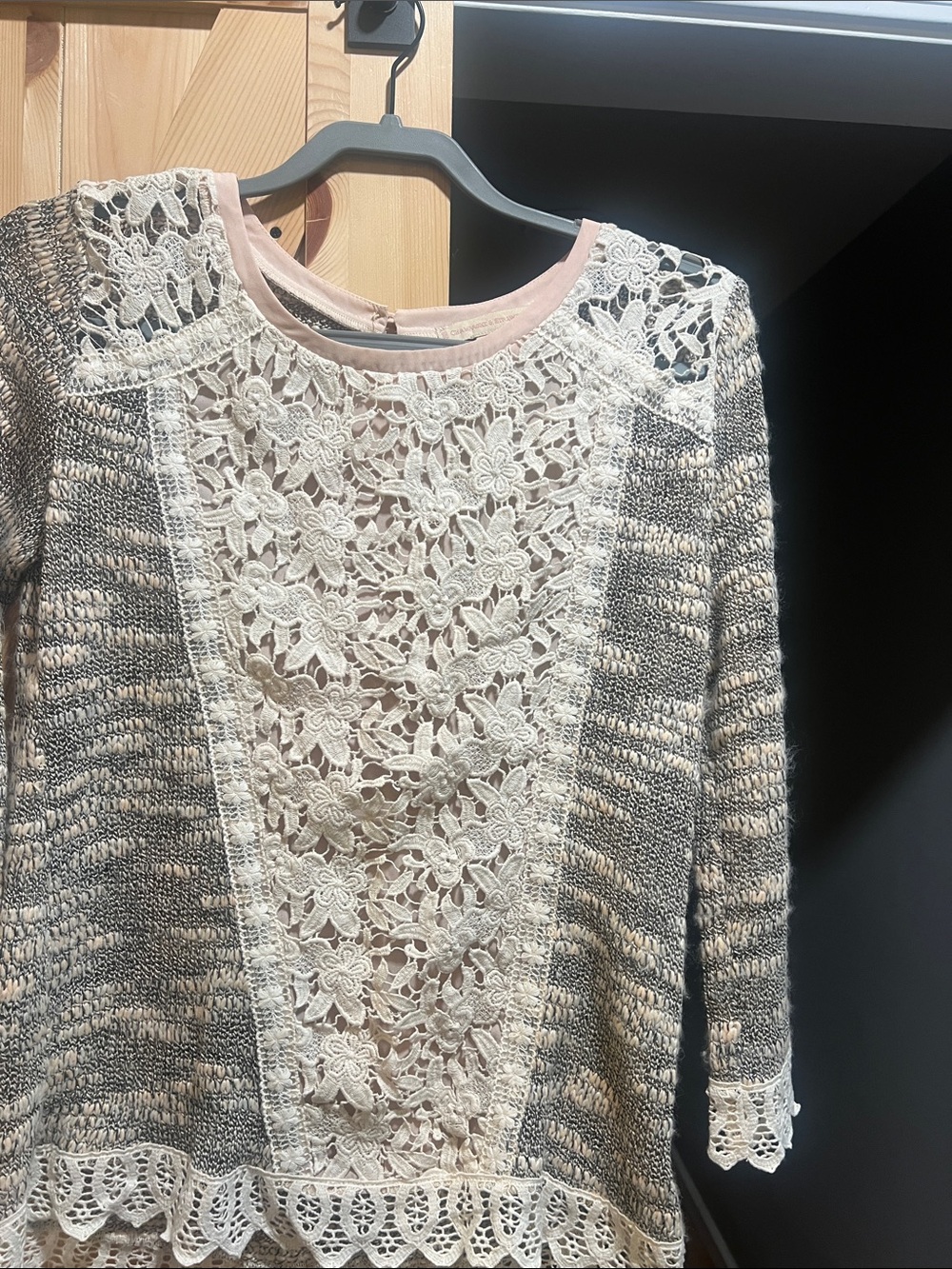 Champagne  & strawberry lace Front Knit Top in Cream and Heathered Gray size med